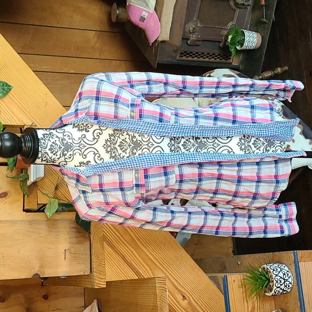 Gilly Hicks ButtonUp